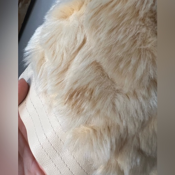 Women’s small Love Tree white cream tan faux fur vest faux leather button zip up - Picture 11 of 11